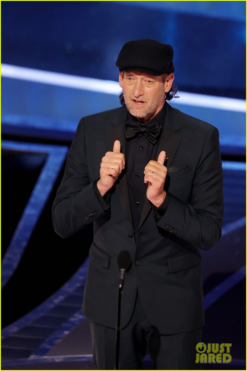 CODA's Troy Kotsur Makes History at Oscars 2022 as First Deaf Male(02)