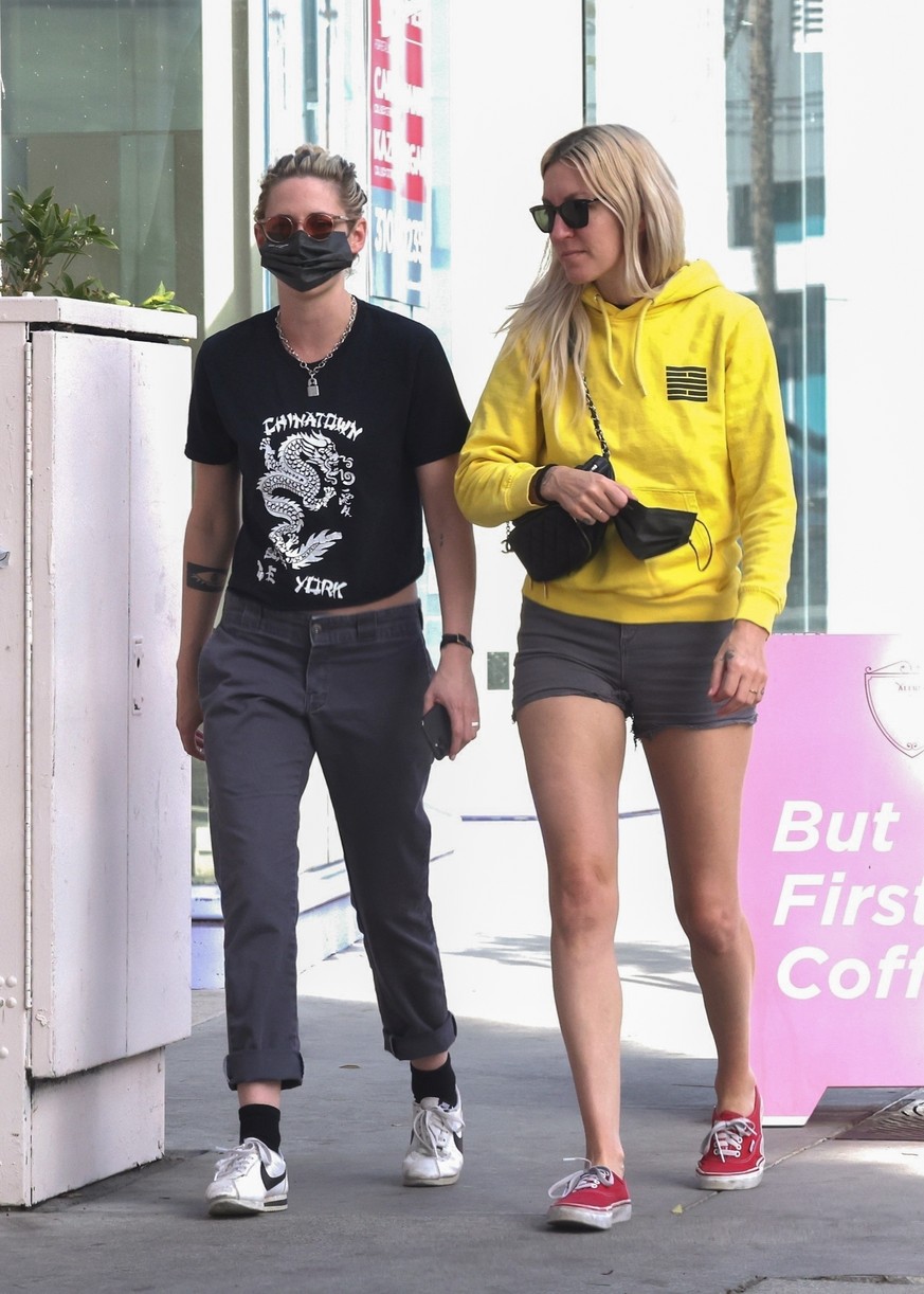 Kristen Stewart & Dylan Meyer Run Errands After Making Red Carpet Debut