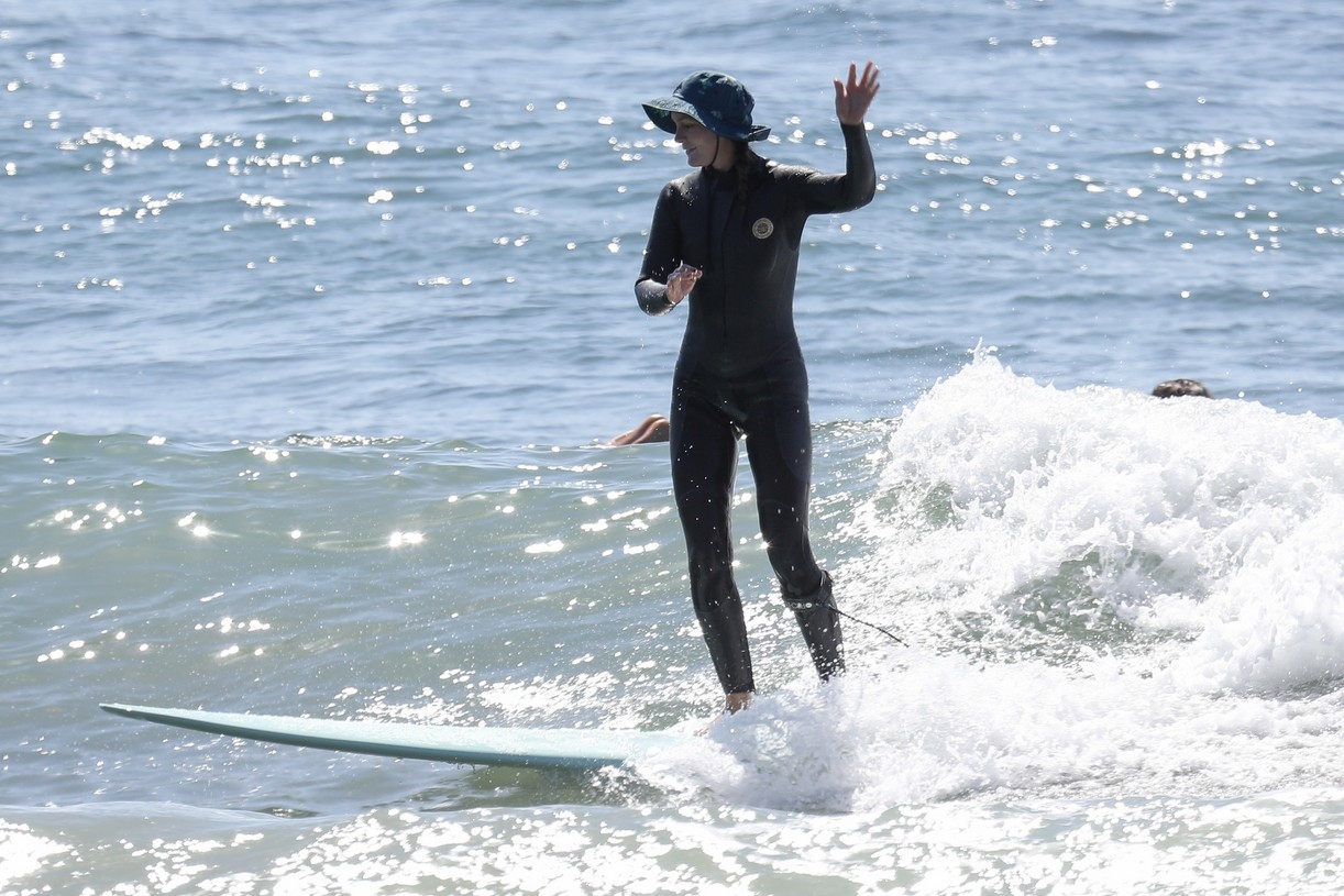 leighton meester adam brody surfing day date pics 034725859