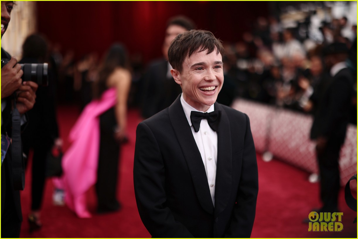 elliot page looks sharp gucci tux at oscars 034734449