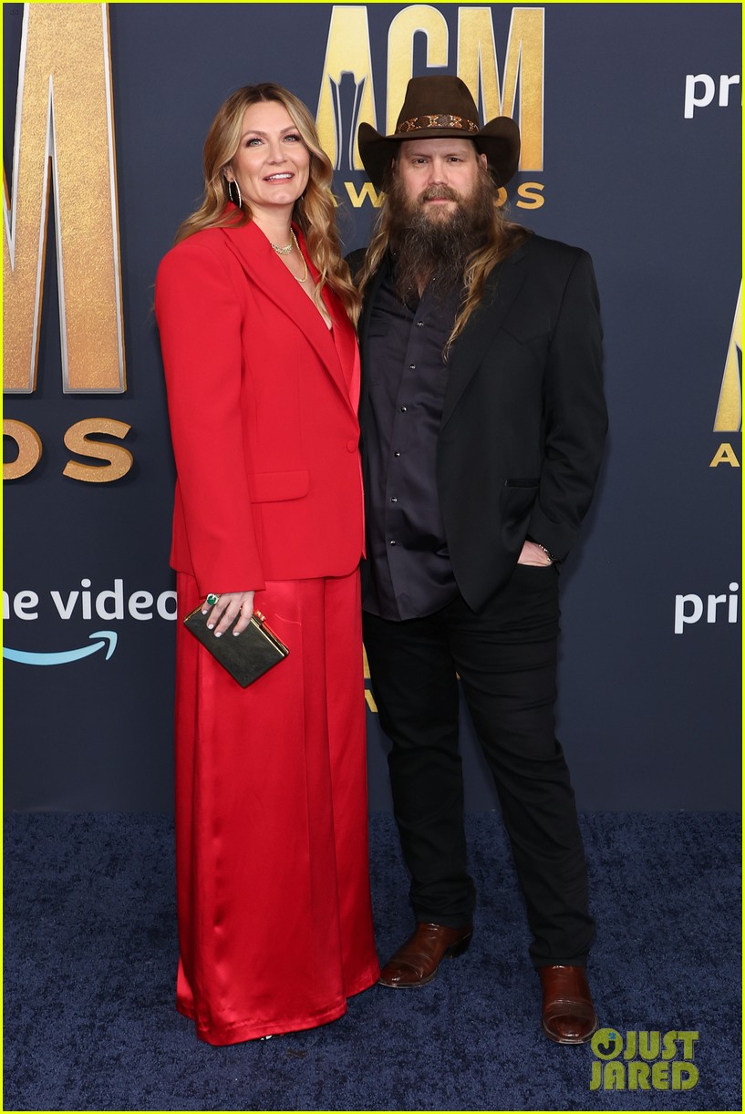 Chris Stapleton & Wife Make Rare Appearance with Their Kids at