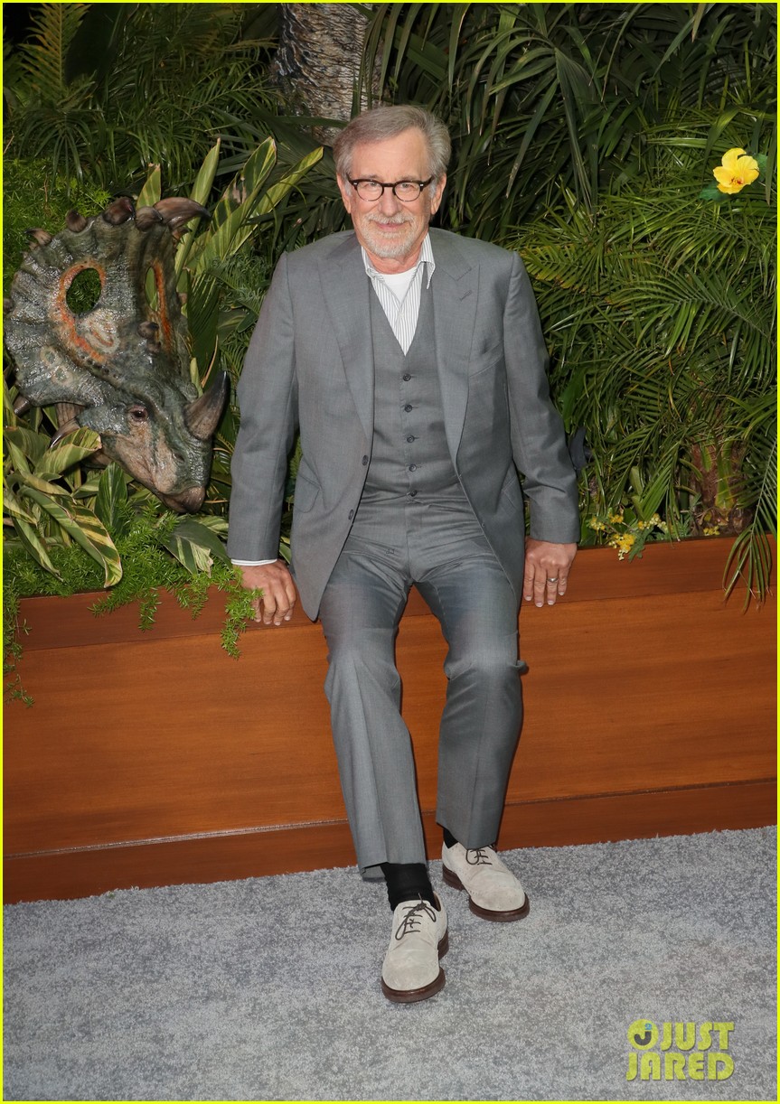 Steven Spielberg 'Disagrees' with the Oscar's Decision to Award 8