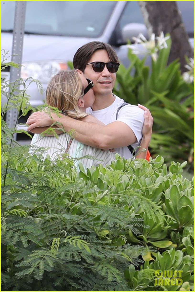 kate bosworth justin long flaunt cute pda in new photos from hawaii trip 01