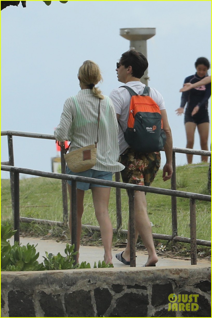 kate bosworth justin long flaunt cute pda in new photos from hawaii trip 024750091