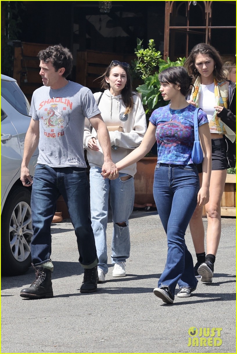 Casey Affleck Kicks Off the Week at Lunch with Girlfriend Caylee