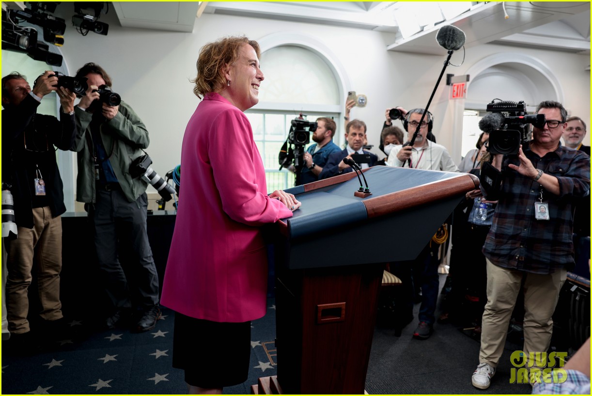 'Jeopardy!' Champ Amy Schneider Marks Transgender Day of Visibility at