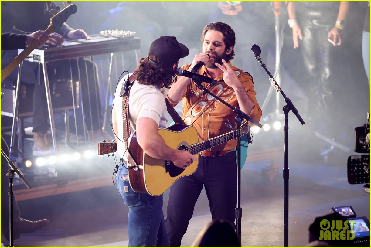 Thomas Rhett & Lauren Akins Make It A Date Night at CMT Music Awards