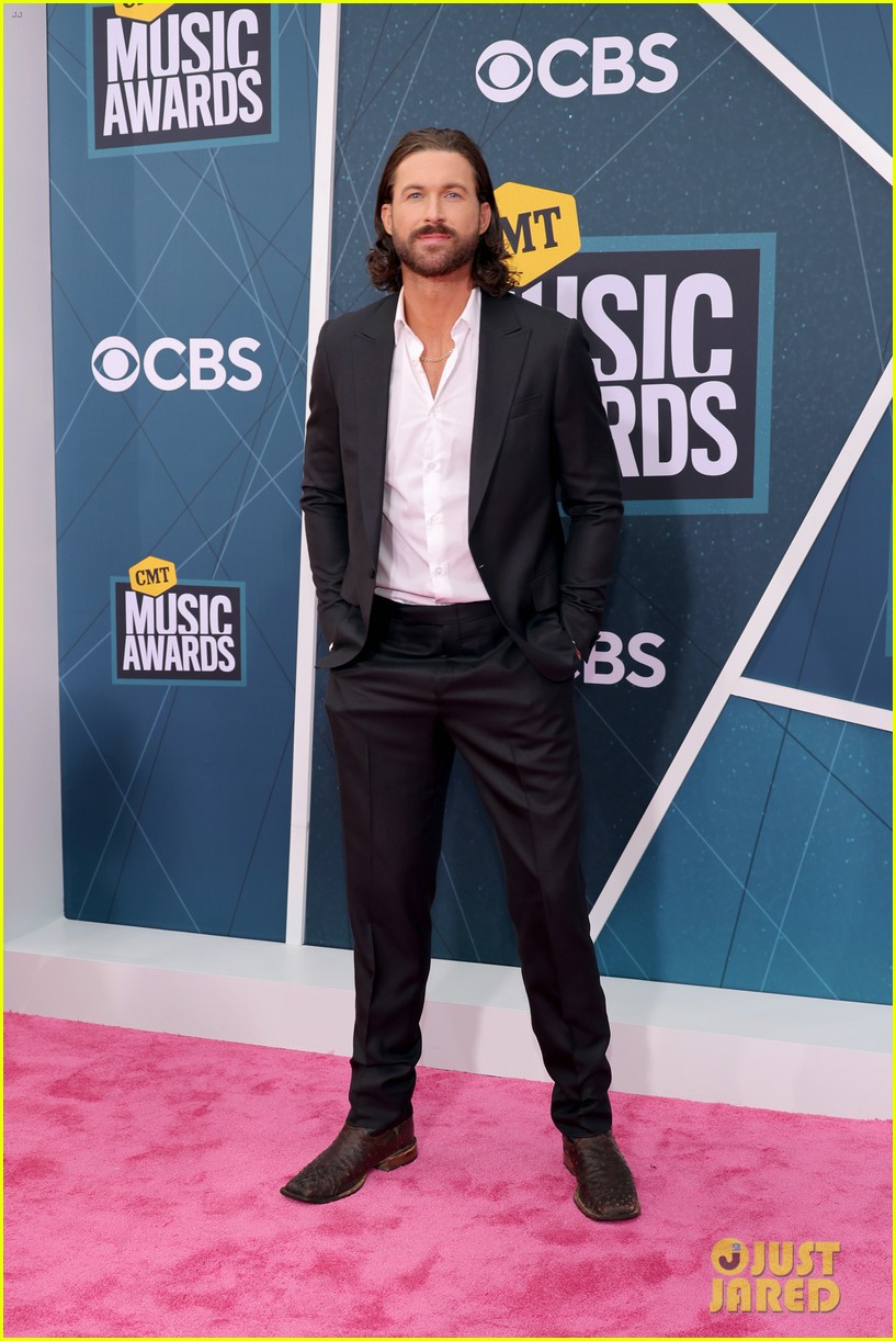 Photo thomas rhett lauren akins riley green cmt music awards 24 Photo 4743218 Just Jared