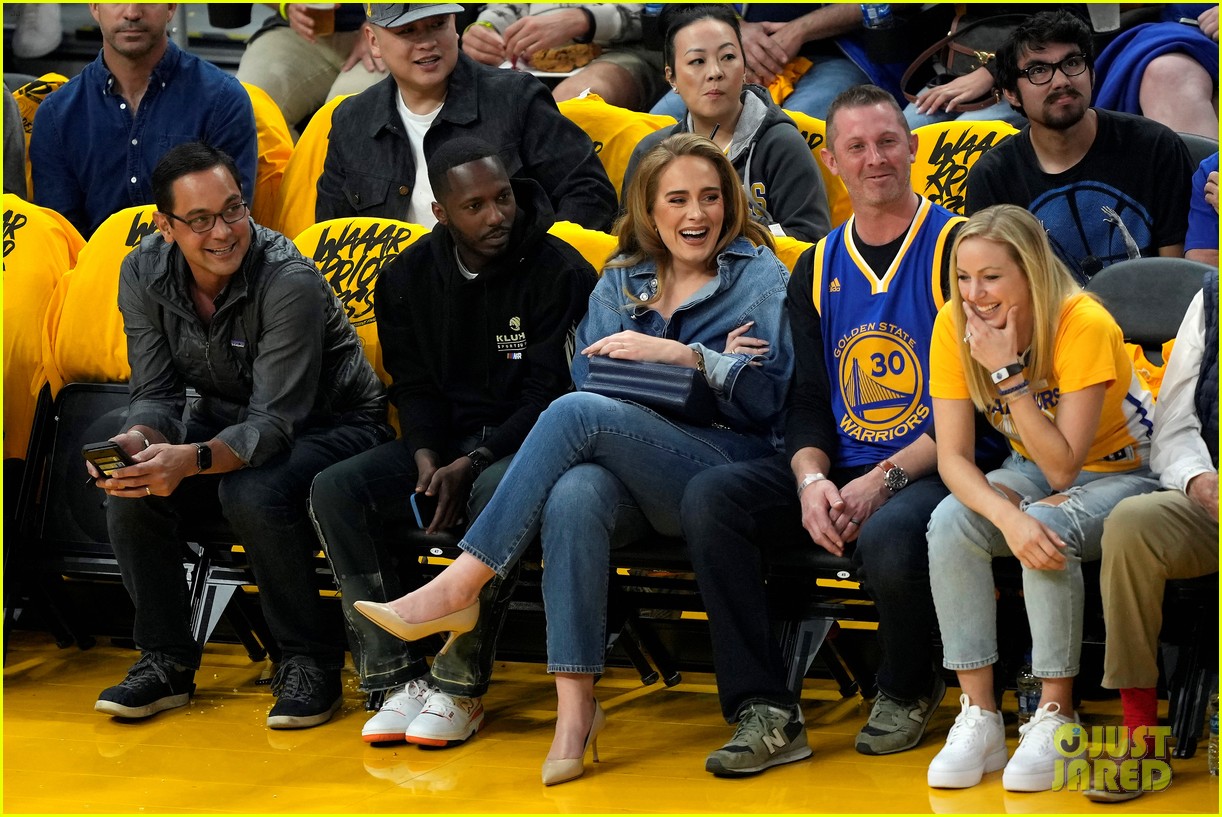 adele all smiles with boyfriend rich paul at basketball game 014762297