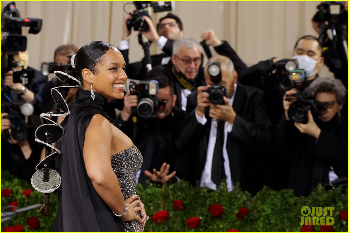 Alicia Keys' Met Gala 2022 Dress Features The New York City Skyline