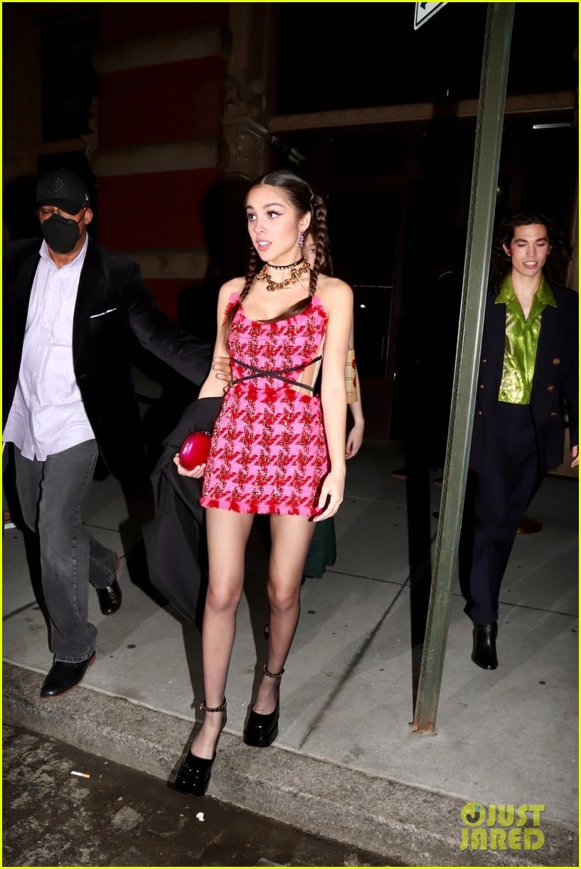 Billie Eilish, Olivia Rodrigo & Camila Cabello Hit Up Met Gala 2022(01)