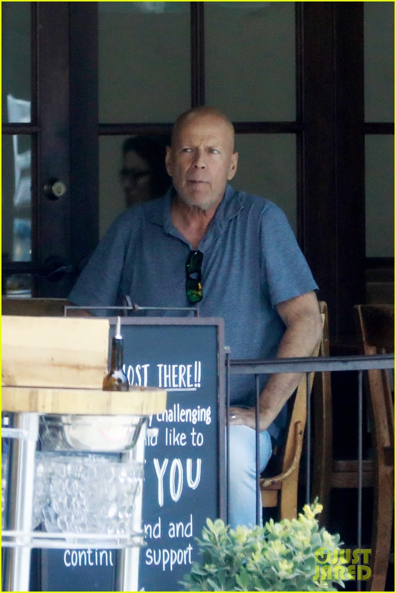 bruce willis rare lunch outing after aphasia diagnosis 394758762