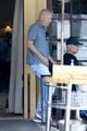 bruce willis rare lunch outing after aphasia diagnosis 05