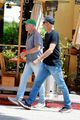 bruce willis rare lunch outing after aphasia diagnosis 44