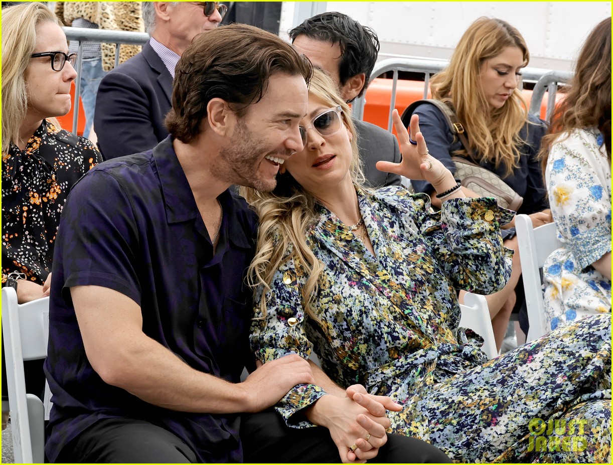 Kaley Cuoco & Tom Pelphrey Make First Couple Appearance at Greg