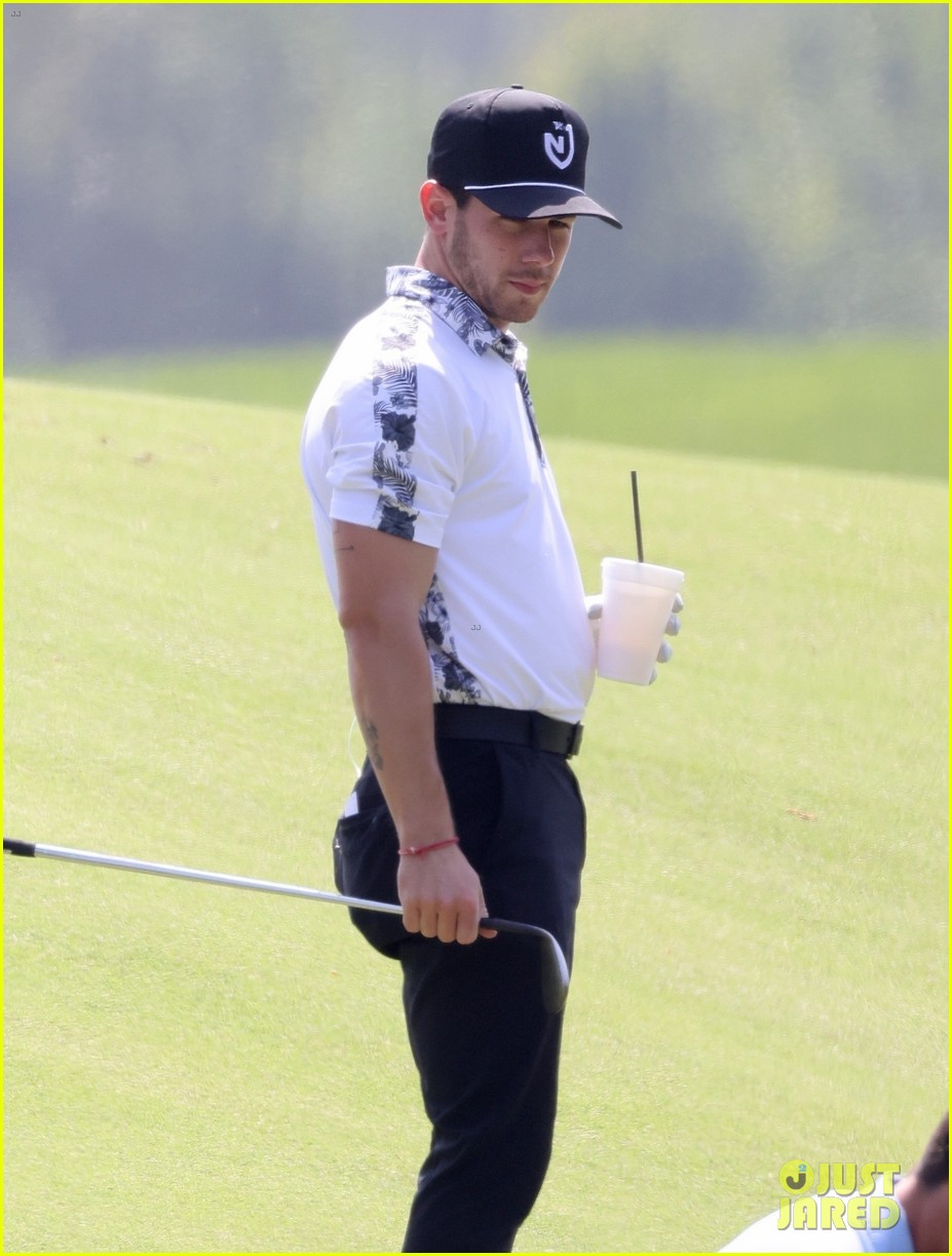 nick jonas spends the day playing golf with daren kagasoff 37