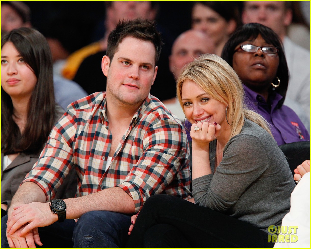 hilary duff opens up about co parenting with ex mike comrie 03