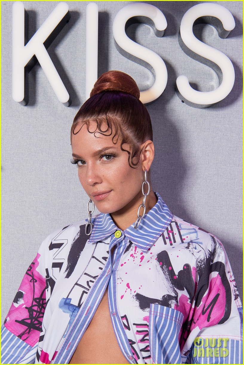 Halsey's Label Agrees to Release Their New Song After Viral TikTok(01)