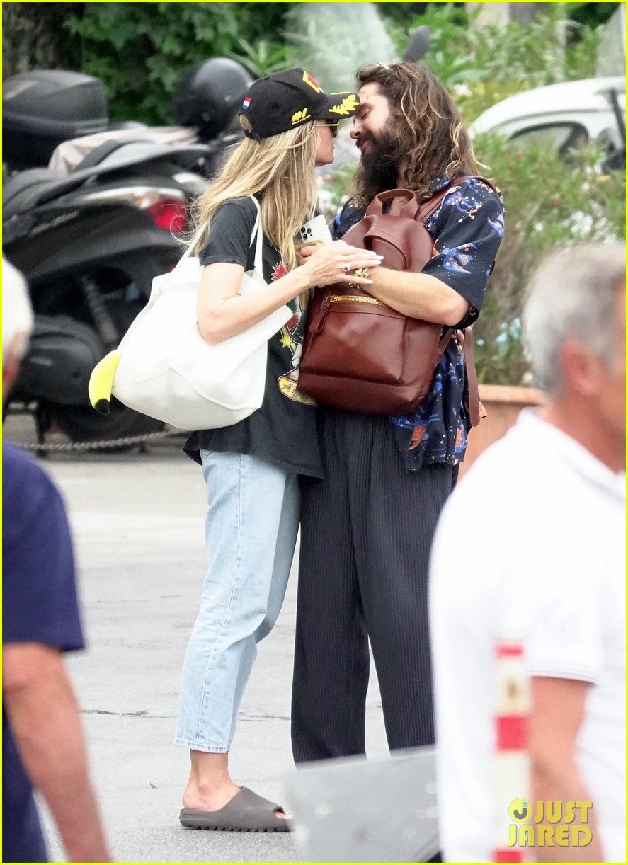 Heidi Klum Passionately Kisses Husband Tom Kaulitz On A Boat in Capri