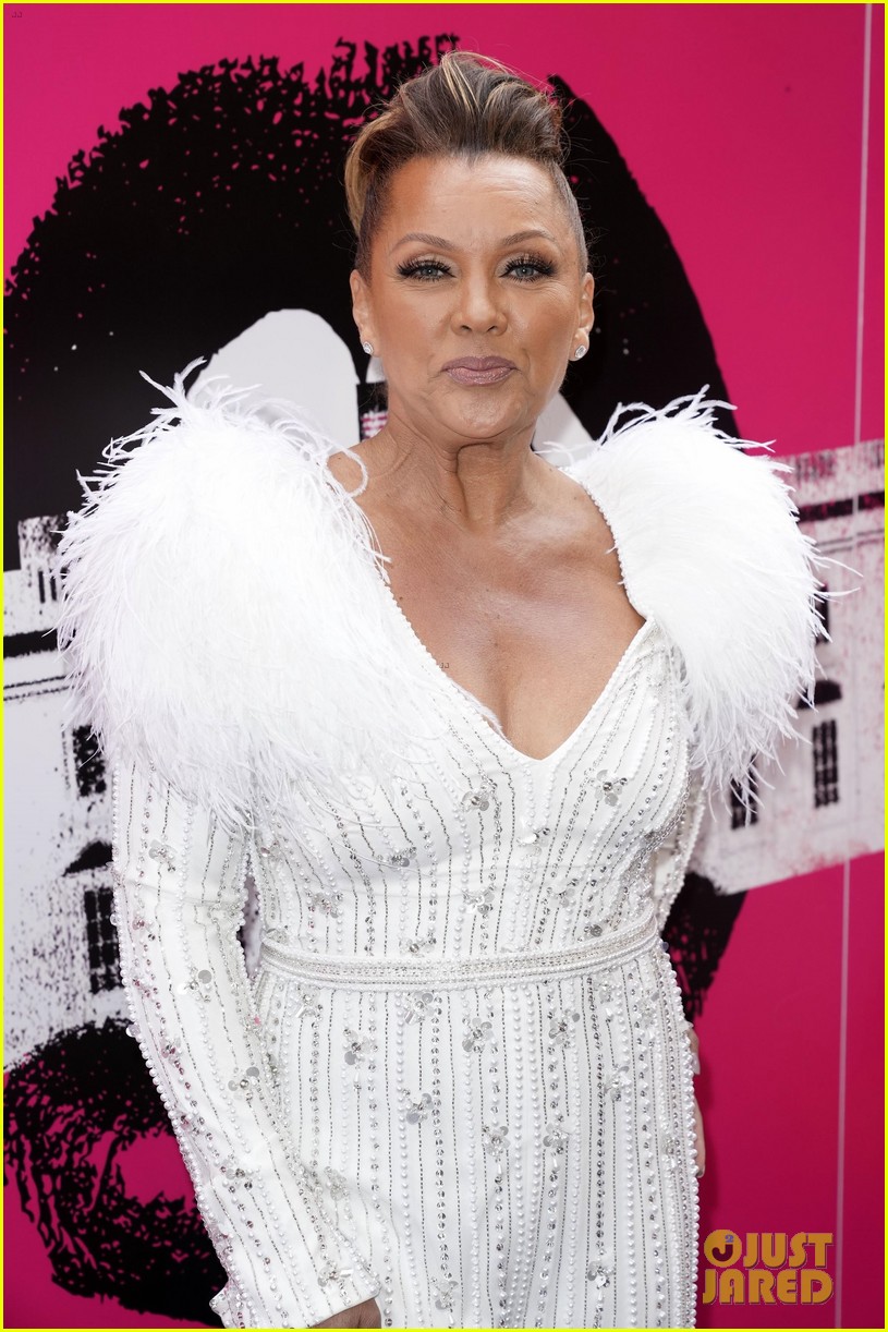 Julianne Hough & Vanessa Williams Celebrate With Their Cast at 'POTUS