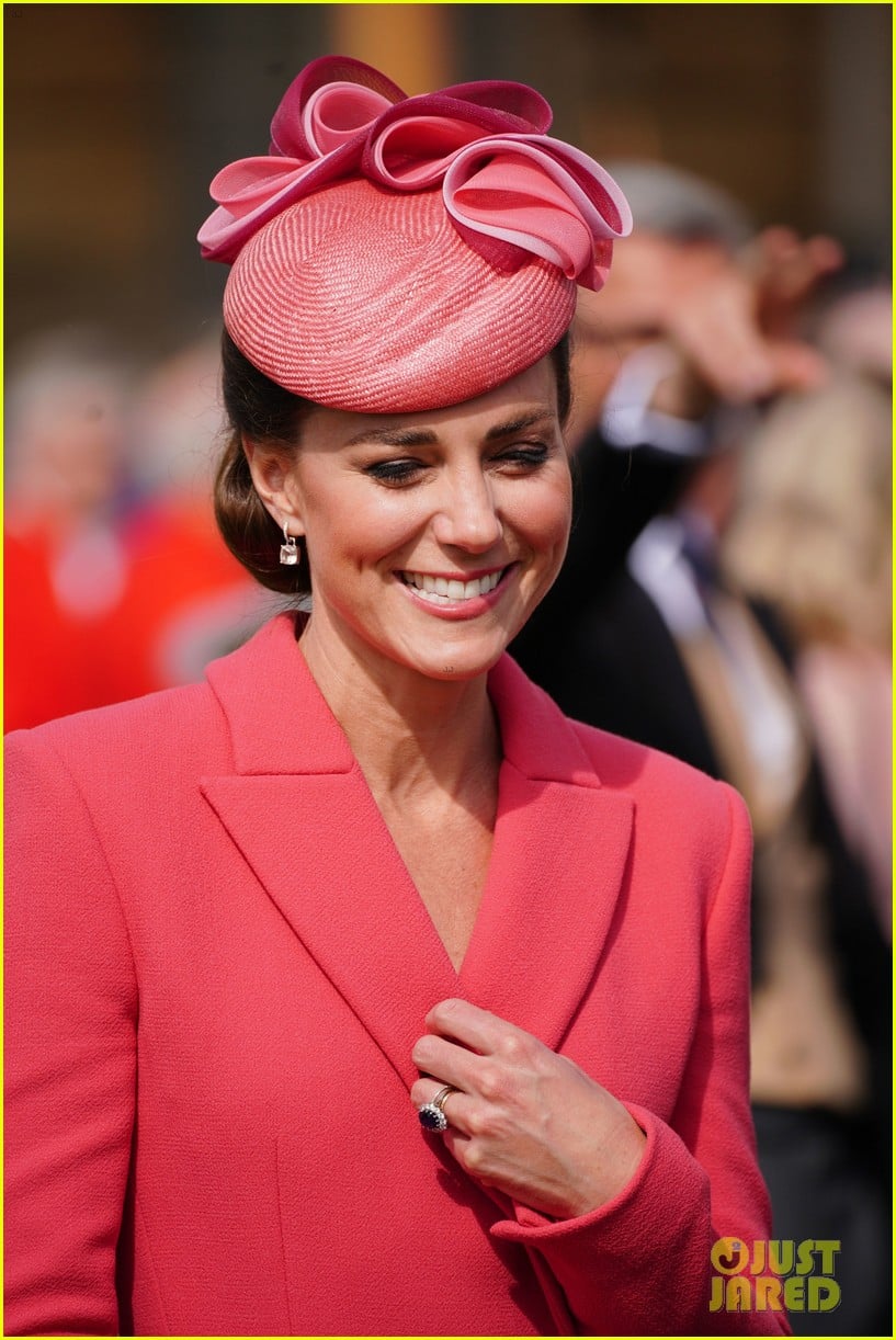 kate middleton garden party william submariners event 104760047