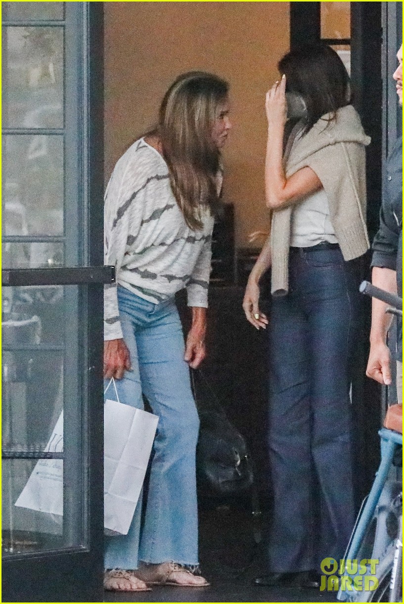kendall jenner meets up with caitlyn jenner for lunch 08