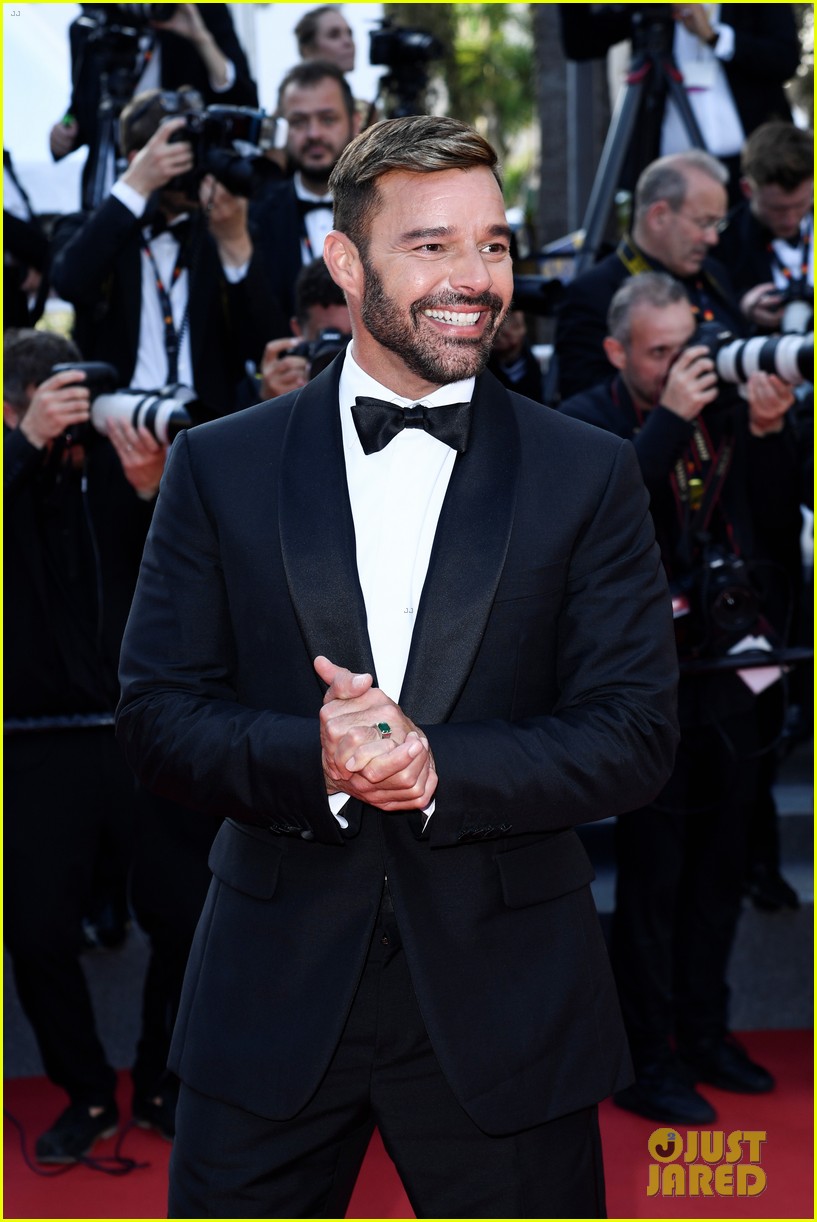 shakira ricky martin more attend elvis premiere cannes 034764874