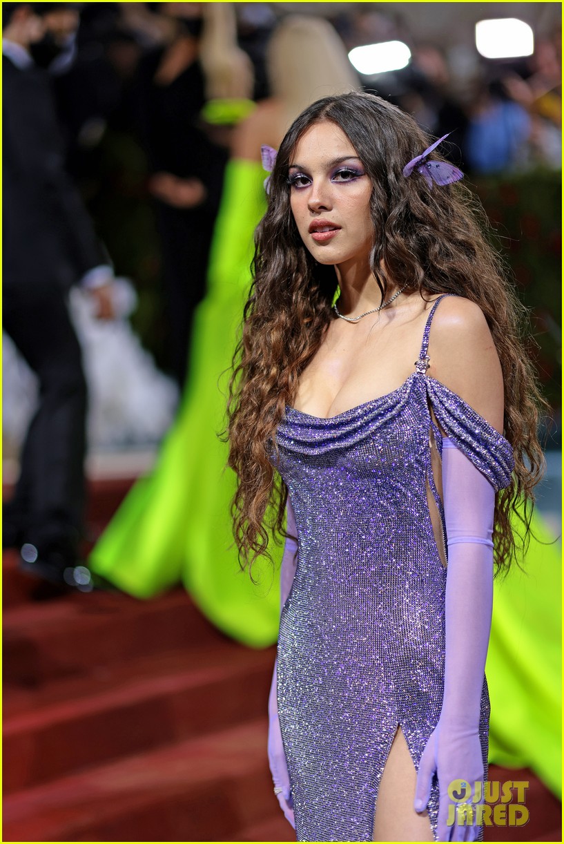 Olivia Rodrigo Wears Pretty Butterflies in Her Hair at Met Gala 2022