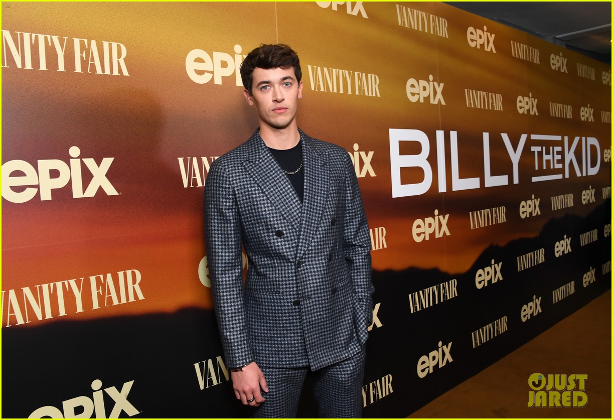 Tom Blyth To Star As Young President Snow in 'Hunger Games' Prequel ...