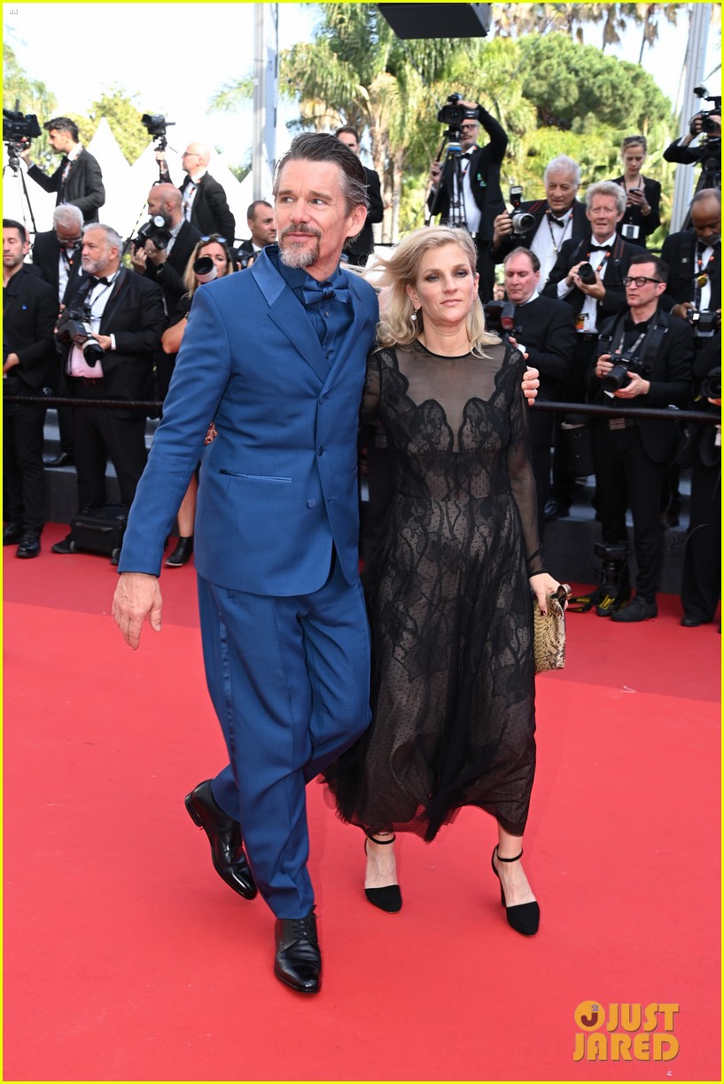 Woody Harrelson's Satire 'Triangle of Sadness' Gets Big Cheers at