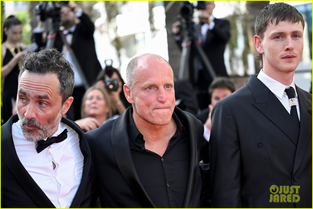 Woody Harrelson's Satire 'Triangle of Sadness' Gets Big Cheers at