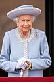 trooping the colour balcony wave with queen elizabeth 01