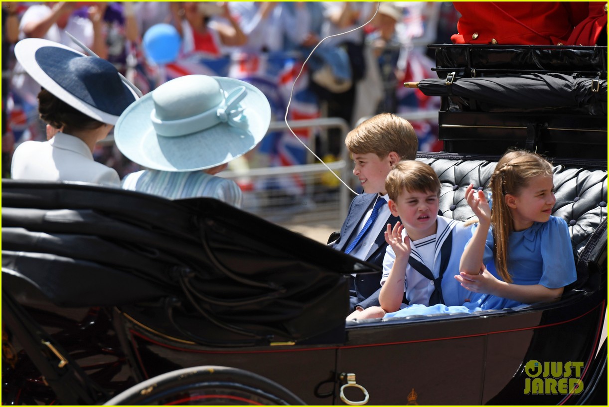 Prince Princess Charlotte, & Prince Louis Make Trooping the(01)
