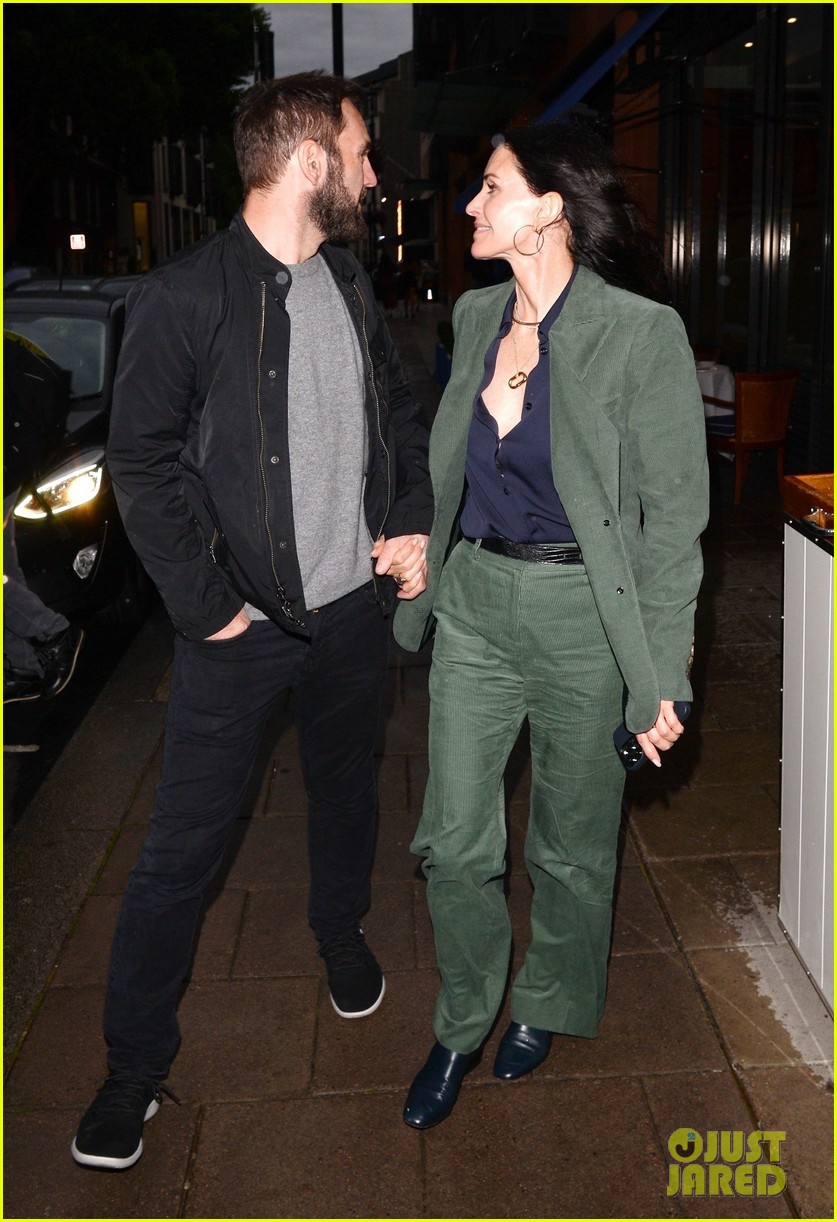 courteney cox celebrates her birthday in london with johnny mcdaid 19