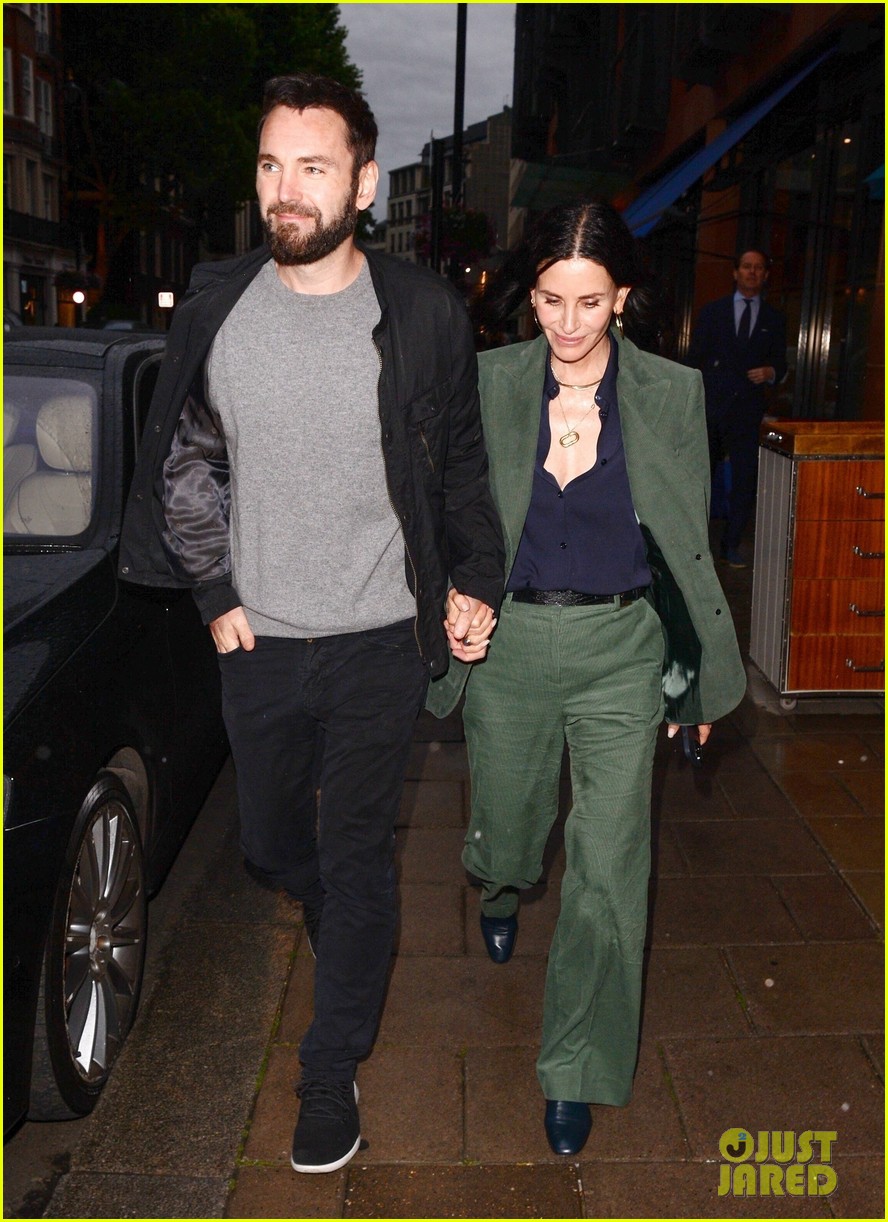 courteney cox celebrates her birthday in london with johnny mcdaid 20