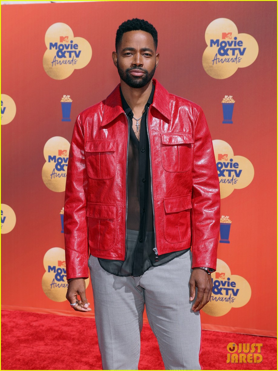 Chris Evans, Glen Powell, & Jay Ellis Present at MTV Movie & TV Awards