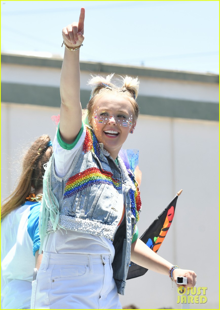 Cardi B & JoJo Siwa Have Tons of Fun at West Hollywood's Pride Parade