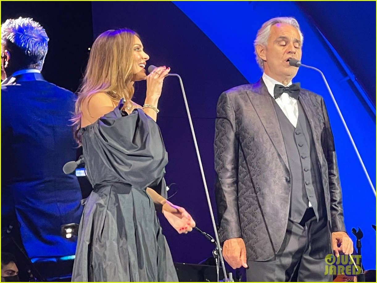 Katharine McPhee Performs Elvis Song with Andrea Bocelli at the