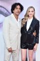 amanda seyfried naveen andrews attend the dropout fyc event 19