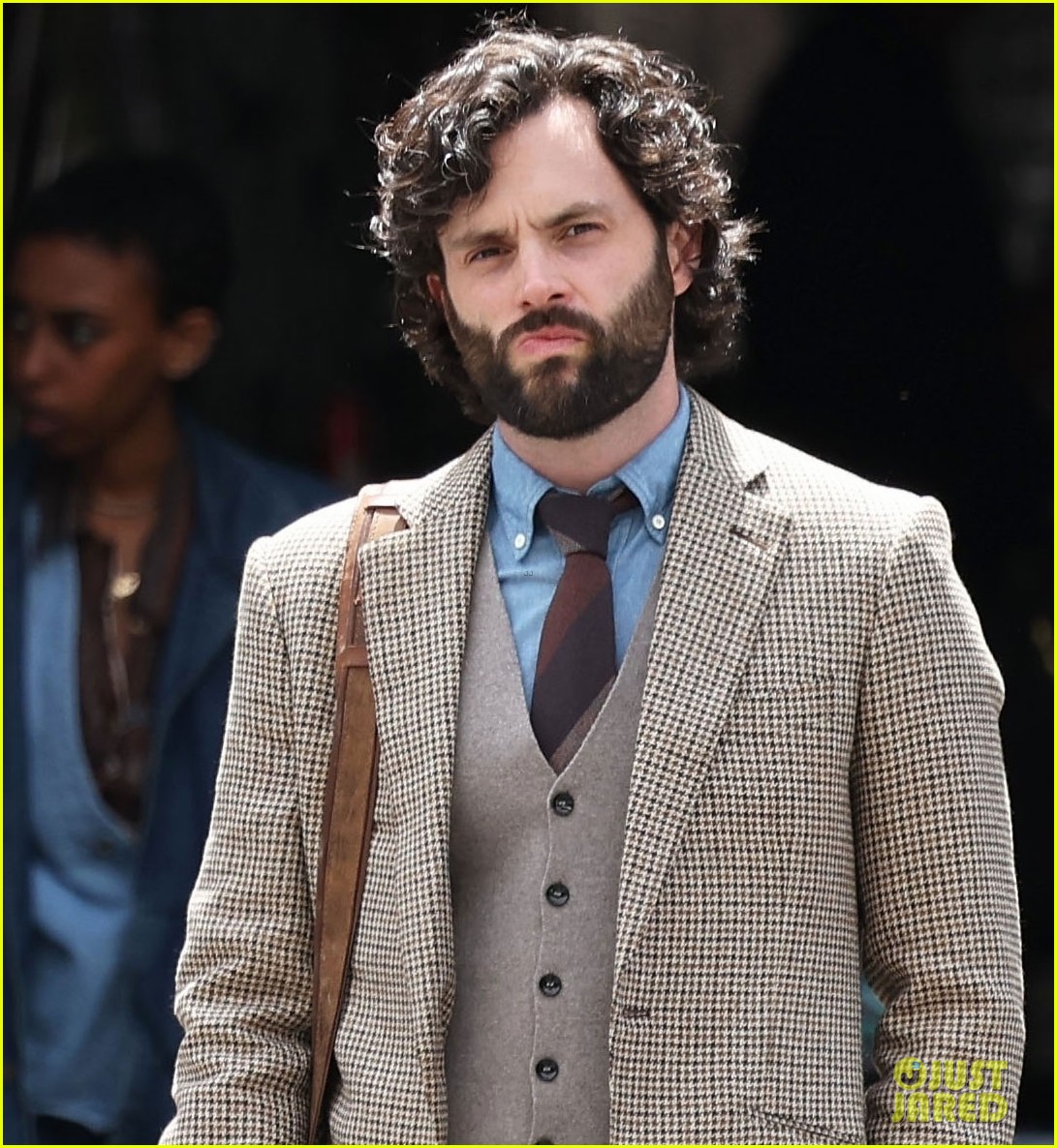 Penn Badgley Takes a Break from Filming 'You' Season Four in London(02)