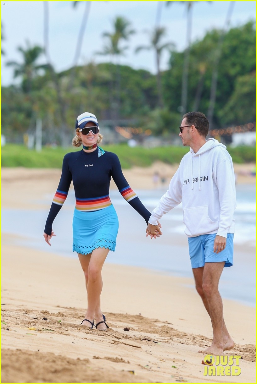 Paris Hilton & Husband Carter Reum Share Sweet Kiss on Vacation in Maui