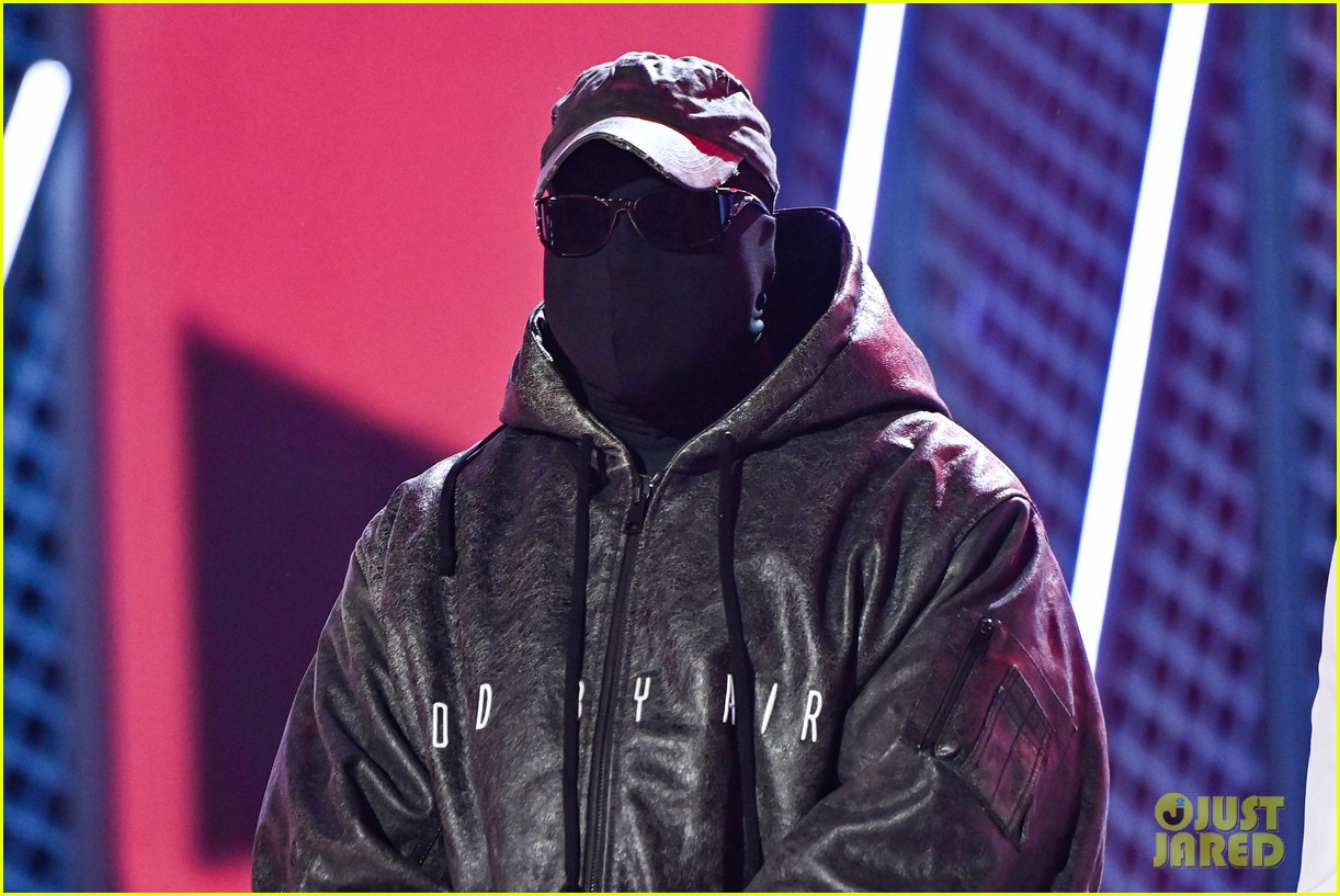 kanye west surprise appearance at bet awards to honor diddy 03