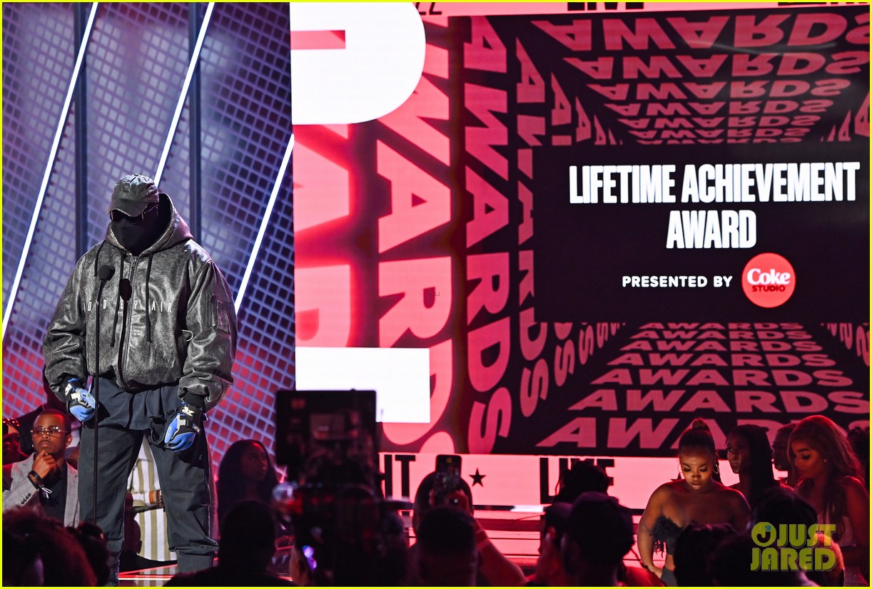 kanye west surprise appearance at bet awards to honor diddy 14