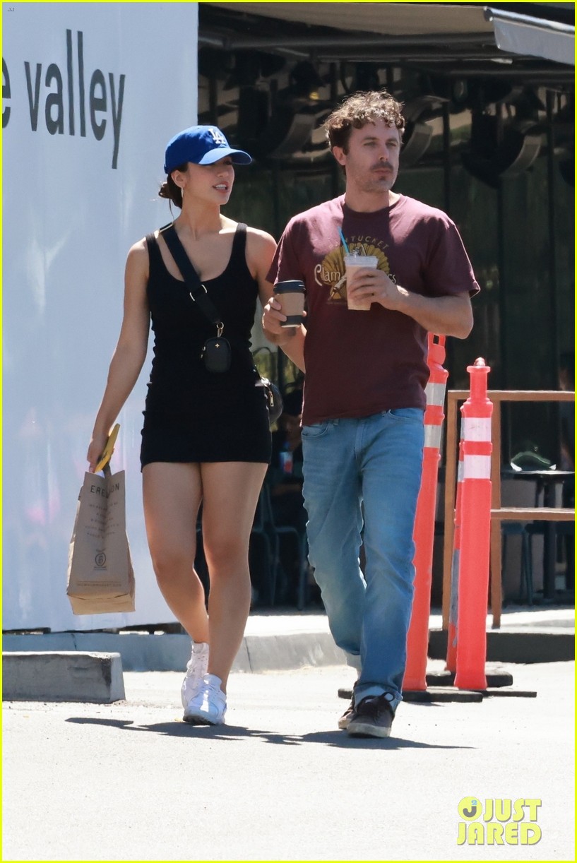 casey affleck spends the day with caylee cowan 03