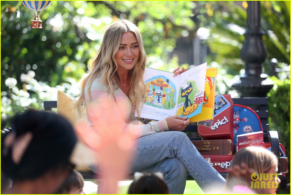 hilary duff epic reading event pics rachael leigh cook more 10