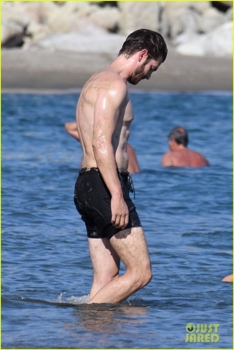 The Four Body Types, Fellow One Research - Celebrity Andrew Garfield Body Type Two (BT2) Shape Physique