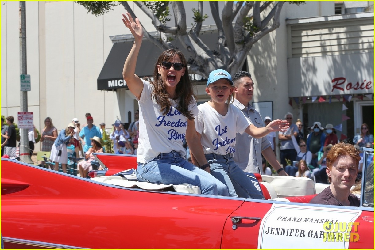 Jennifer Garner Rides in Fourth of July Parade with Son Samuel See
