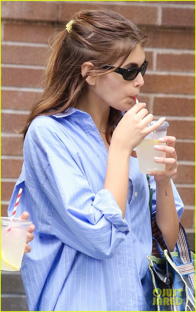 kaia gerber spends her saturday shopping in nyc 13