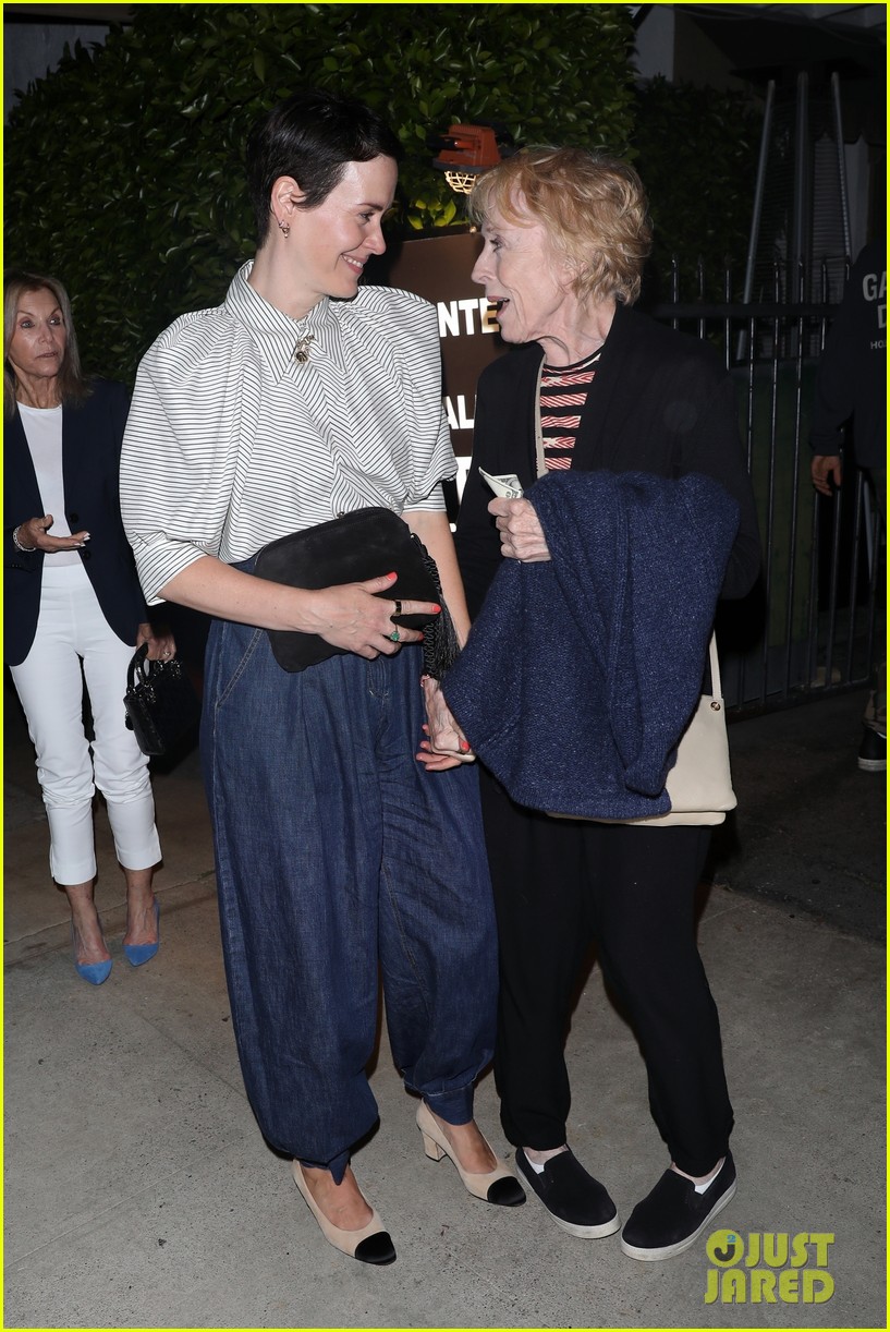 sarah paulson holland taylor hold hands on date night 014785179