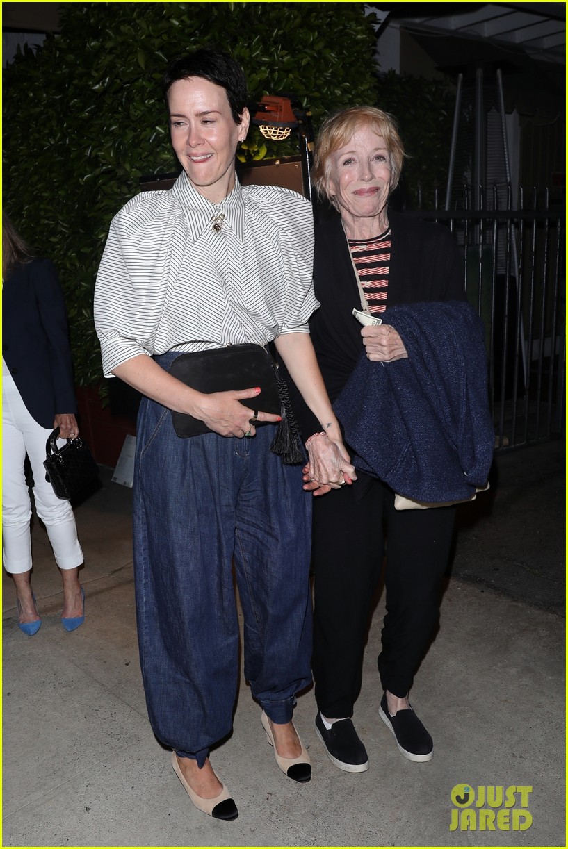 sarah paulson holland taylor hold hands on date night 104785188